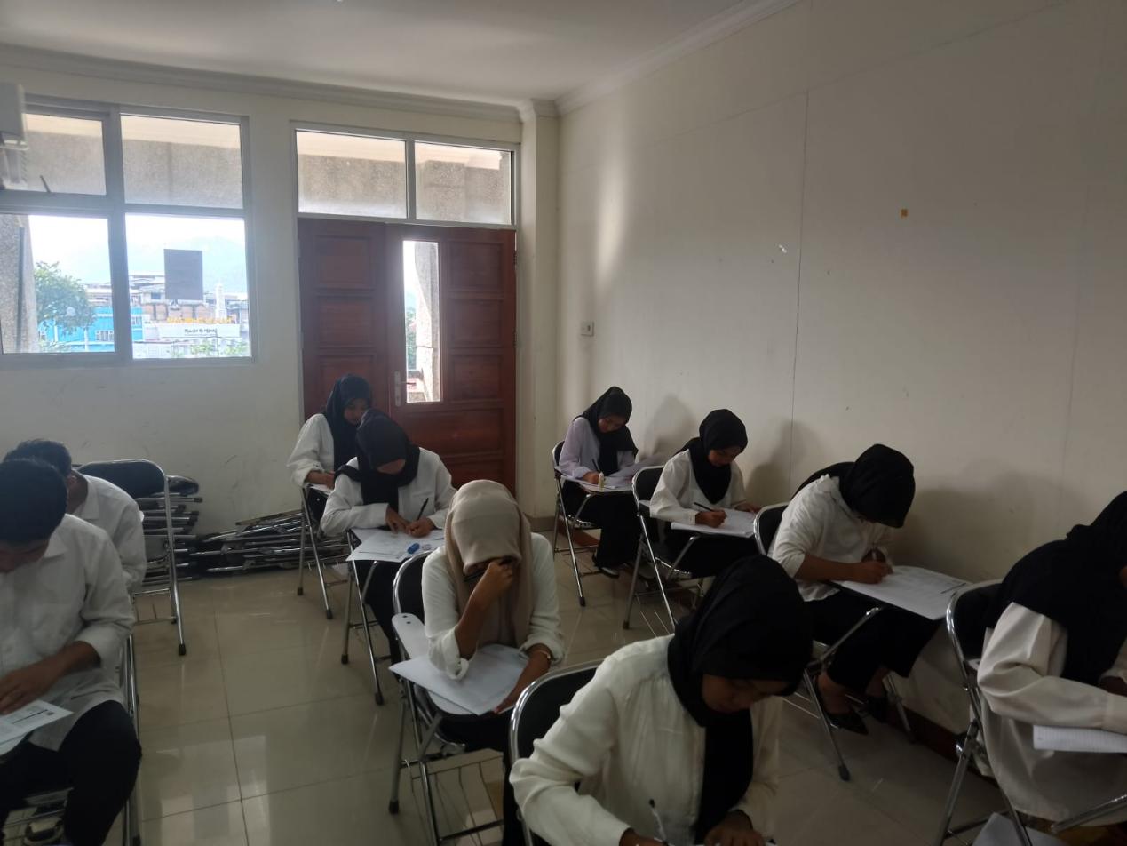 Universitas Dharma Andalas Gelar UAS Tepat Waktu, Cerminkan Komitmen terhadap Mutu Akademik