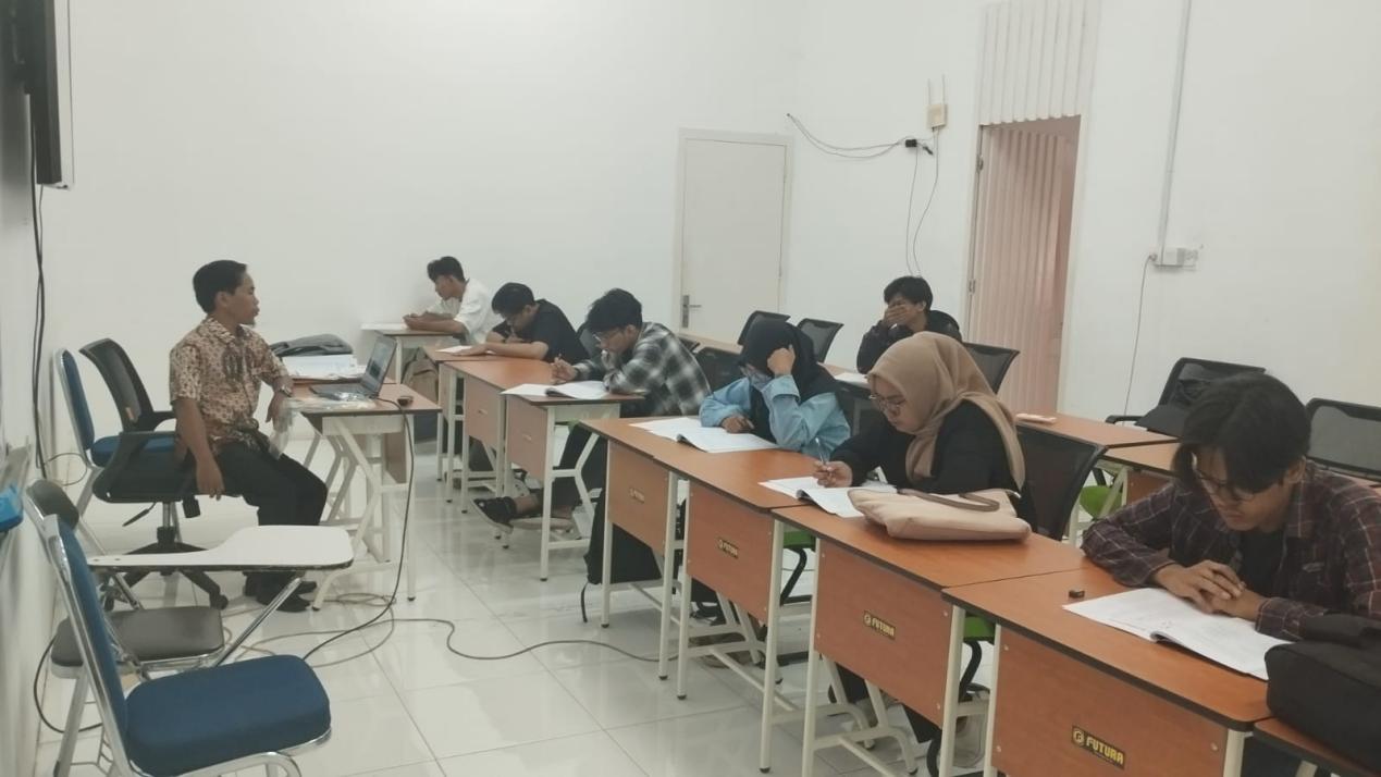 UPT Bahasa Universitas Dharma Andalas Gelar Layanan Teknis Tes TOEFL bagi Mahasiswa Akhir
