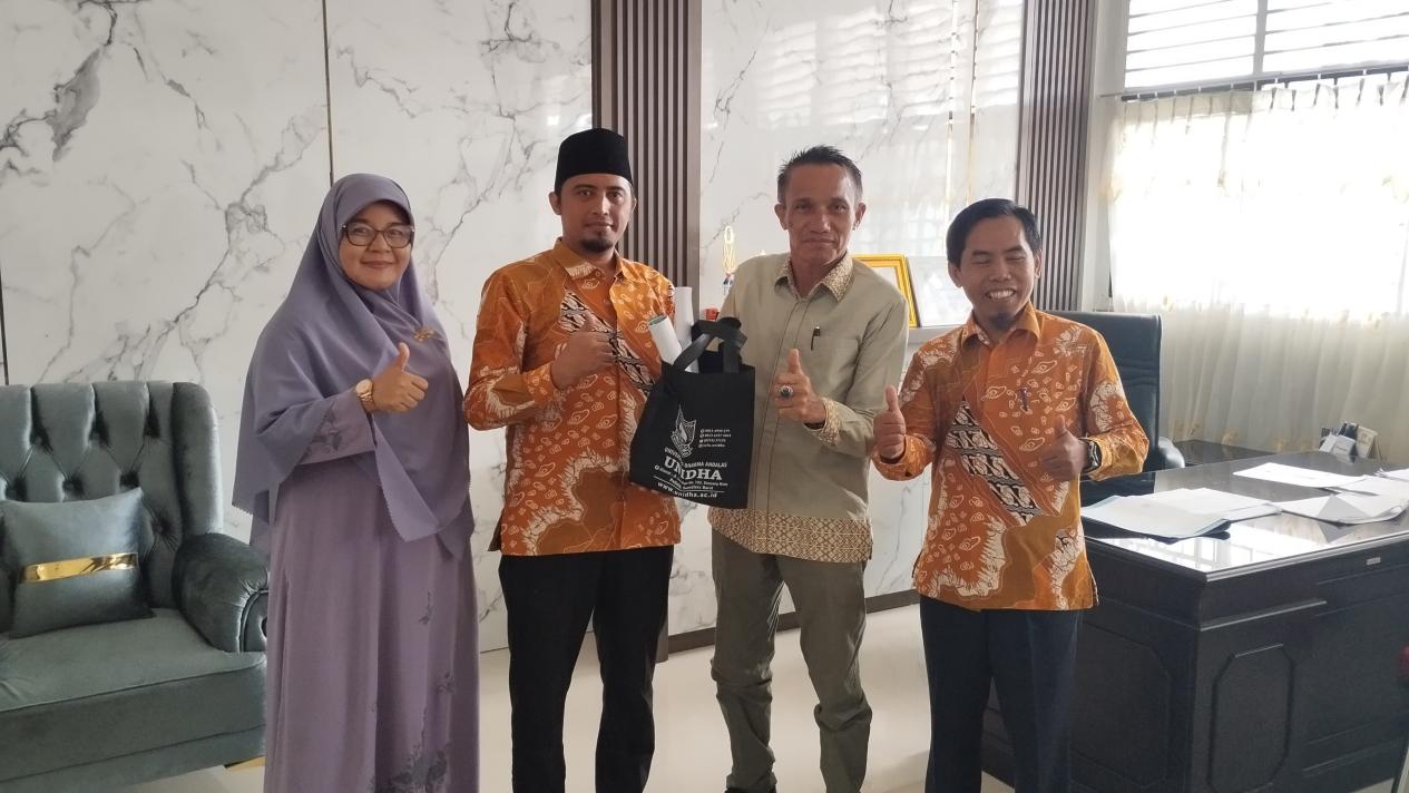 Universitas Dharma Andalas Dorong Semangat Siswa untuk Meraih Impian melalui Pendekatan Psikolinguistik di SMAN 1 Batang Anai dan SMAN 1 2×11 Enam Lingkung